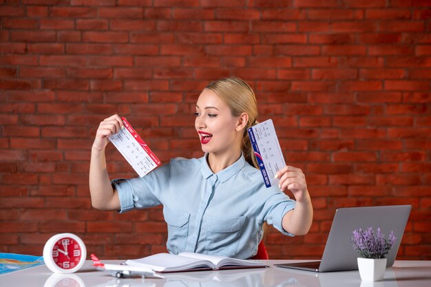 Jakie są sposoby gwarantowania spłaty kredytu studenckiego?