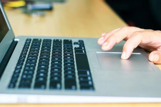 Jak złożyć wniosek o EKUZ elektronicznie?